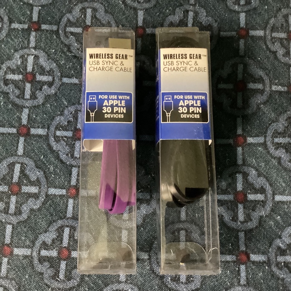 Wireless Gear USB Sync & Charge Cable Bundle New Colors purple and black